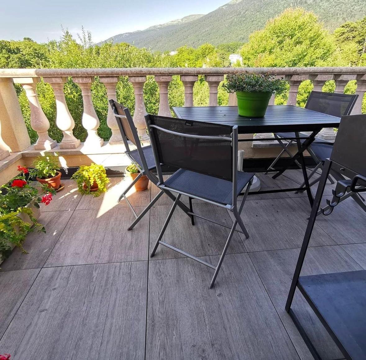 Ferienwohnung Hebergeneve Les Terrasses Gex Exterior foto